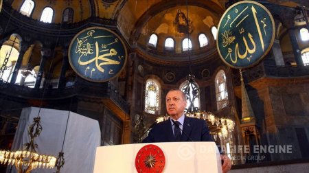 Türkiyə Prezidenti Ayasofyanın ibadətə açılması barədə qərarı imzalayıb
