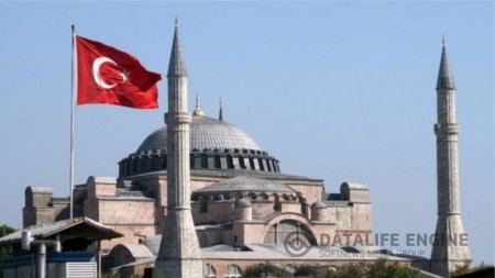 Türkiyə Ayasofyanı muzeydən məscidə çevirdi