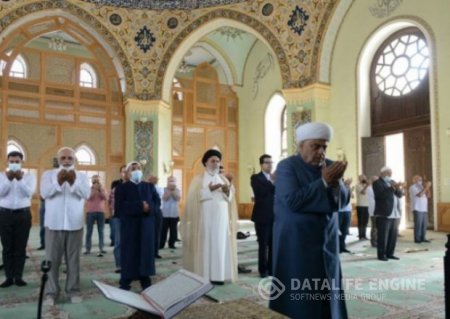 "Təzəpir" məscidində bayram namazı qılınıb