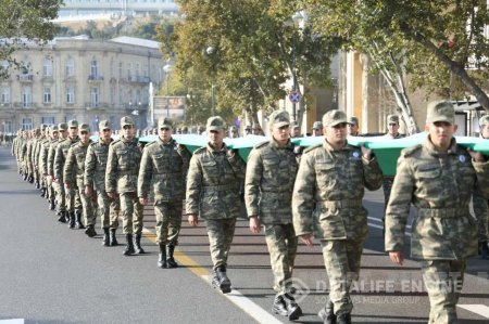 Bakıda Zəfər Günü yürüşü başladı 